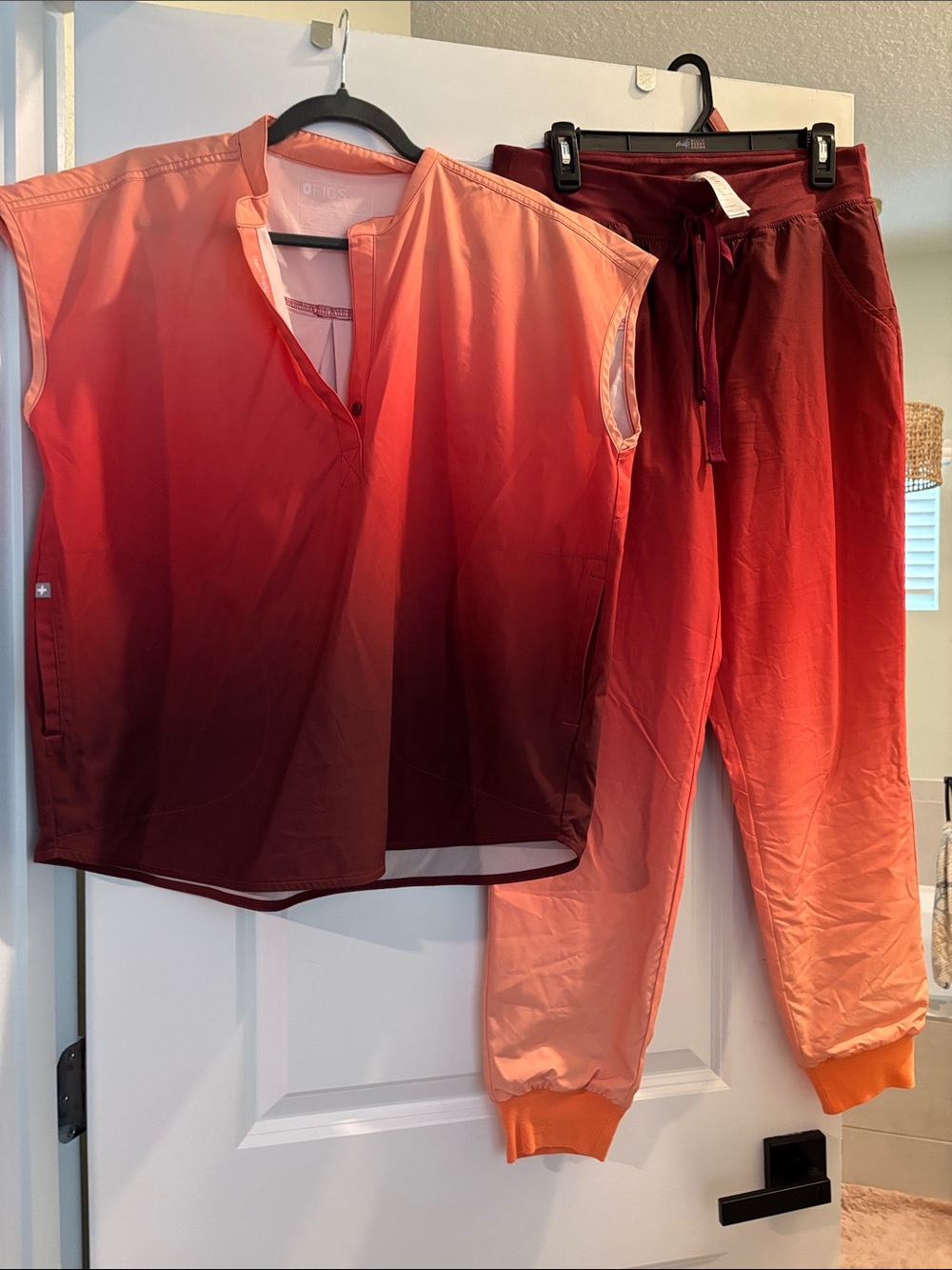 FIGS Women's Ombre Coral to Burgundy Lounge Set